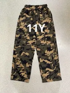 迷彩柄カーゴパンツ　ロングパンツ 11Y
