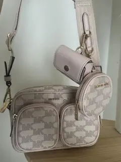 MICHAEL KORS ピンク サコッシュ　ボディバッグ　ウエストポーチ