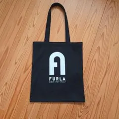 FURLA ロゴ入り 黒キャンバストートバッグのサムネイル