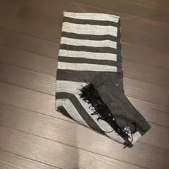 Gap グレーと黒のストライプマフラー