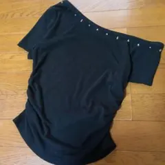 スタッズ付き ワンショルダー トップス Tシャツ ブラック M