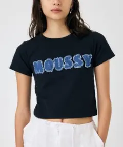 MOUSSY デニム風ロゴ ブラックTシャツ