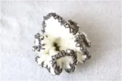 〖匿名配送・即日発送OK〗フリル ニット シュシュ 白×ブラウン 2way