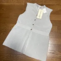フェザーぺプラム　Ｖネックベスト