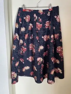 ナチュラルビューティーベーシック 花柄スカート　Mサイズ