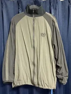 ナイロンジャケット グレー ジッパー付き