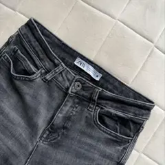 ZARA ビジューボタンスキニーのサムネイル