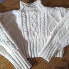 アイボリー ウール クロップド セーター