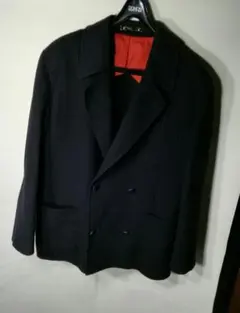 アクアスキュータムのダブルブレスト、オーバージャケット