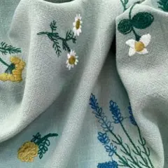 s8-m▼135×50cm▼リネン刺繡生地▼フラワー　北欧調　薄手　ブルー