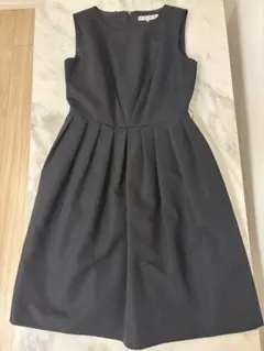 【新品・未使用】エムプルミエブラック ノースリーブ ワンピース プリーツ 膝丈 SALE】先週の人気アイテム＜切替デザインノースリーブワンピース＞の