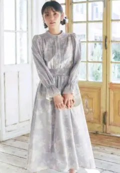 シルエットフラワープリントピンタックシャーリングワンピース　ブルー