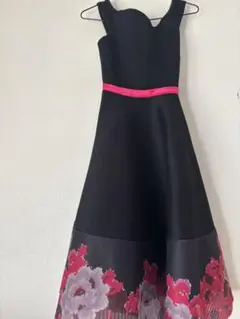 フレアドレス 黒地 ピンク花柄