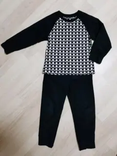 ユニクロ　ミッキー柄フリースキッズパジャマ