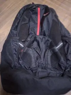 ナイキ　リュック　バッグパック　黒に赤