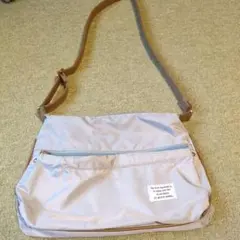 ライトグレー ショルダーバッグ