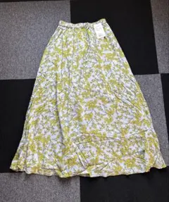 新品！URBAN RESEARCH DOORS 可愛い花柄のロングスカートのサムネイル