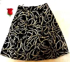 最終お値下げ 希少 バーバリーロンドン スカート　シルク100％ベルト柄