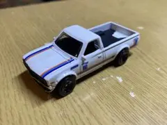 ホットウィール ダットサン 620 白