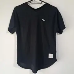 FILA 黒 Vネック Tシャツ