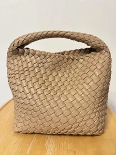 編み込みレザー ベージュ トートバッグ