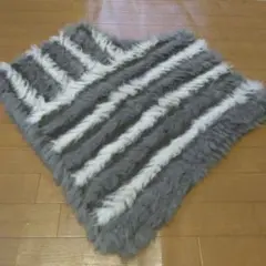 グレーとホワイトのストライプポンチョ　ラビット　毛皮