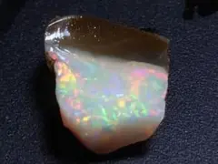 エチオピアオパール　ウェロ産　原石　乳白色　虹　鉱物標本