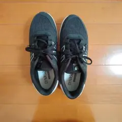 New Balance DynaSoft ブラックスニーカー