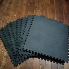 黒いエクササイズマット ジョイント式8枚