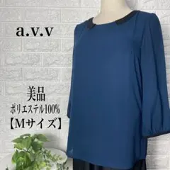 ネイビーブラウス