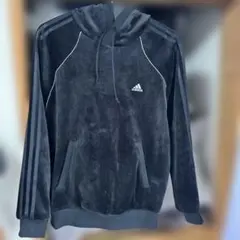 adidas ブラック ベロアフード付きパーカー