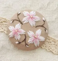桜★手刺繍★くるみボタンブローチ