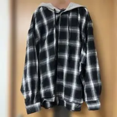 フード付き　チェックシャツ