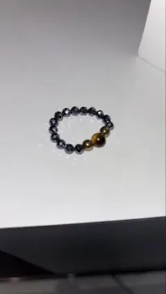 ビーズリング 黒と金色