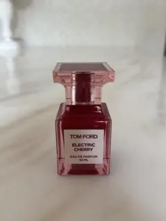 TOM FORD ELECTRIC CHERRY オードパルファム 30mlのサムネイル