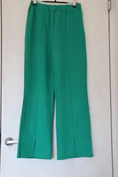 グリーン スリット入り フレアパンツ　M