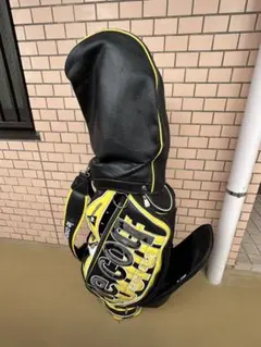 スポーティー ゴルフバッグ 黒と黄色のサムネイル