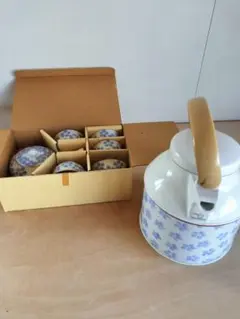 急須と茶碗5個セット 青い花柄