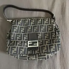 【即日発送！】FENDI フェンディ ズッカ柄 ショルダーバッグ マンマバケットのサムネイル
