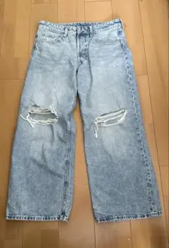 ダメージジーンズ