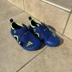 adidas キッズサンダル