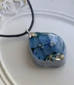 紫陽花ドライフラワー 月とフクロウ レジンネックレス - メルカリ
