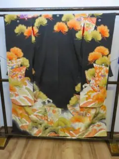 ⚫︎中古⚫︎婚礼用⚫︎大振袖⚫︎黒地⚫︎手描友禅/金彩加工⚫︎T426 