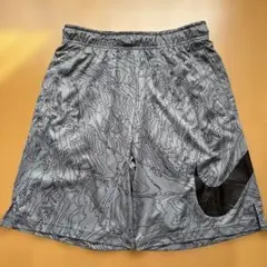 Nike グレー迷彩ハーフパンツ　Ｌ