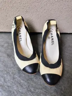 CHANEL　パテントパンプス　バイカラーのサムネイル