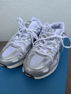 NIKE P-6000 ホワイト シルバー スニーカー 24cmのサムネイル