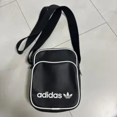 adidas ブラック ショルダーバッグ
