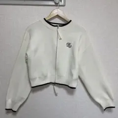 K刺繍入り ホワイト ジップアップ ニットブルゾン