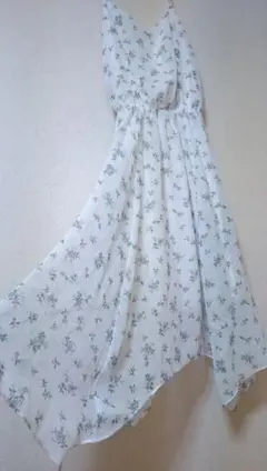 春ホワイト花柄ノースリーブワンピース