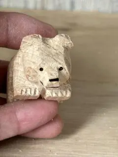 木製クマの彫刻 四つ這い下向き